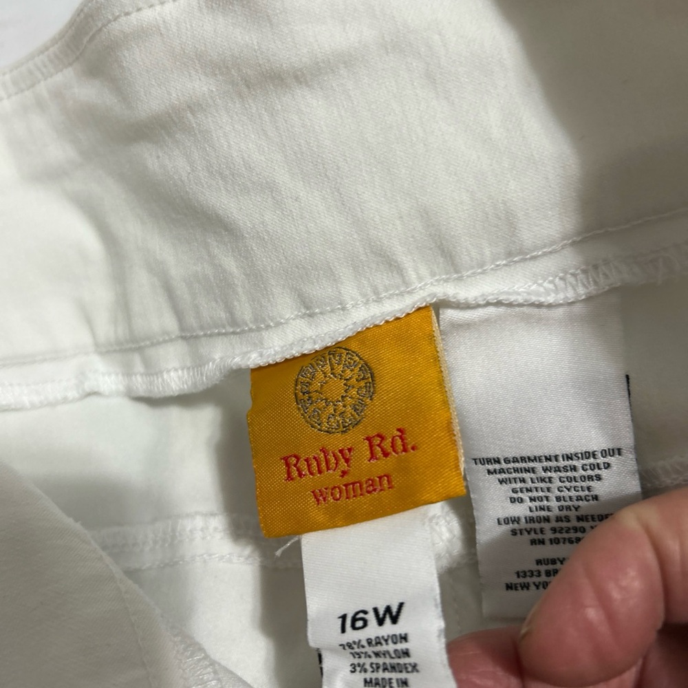 Ruby Rd. Cream Capris - Picture 4 of 4